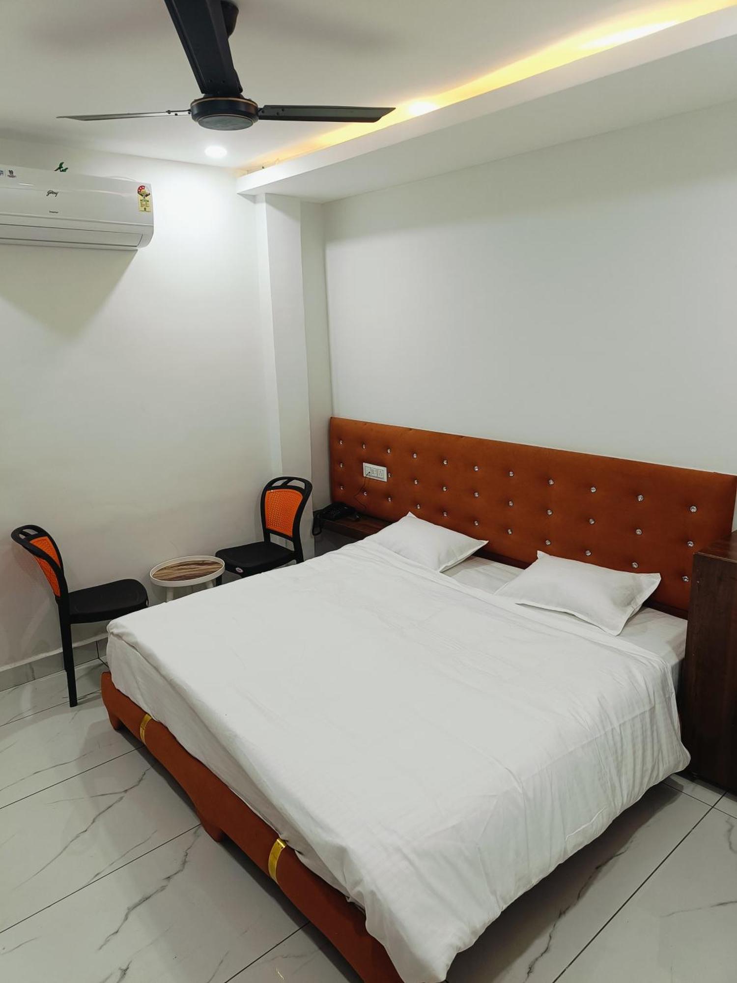 Hotel Shree Kedar Palace Удджайн Экстерьер фото
